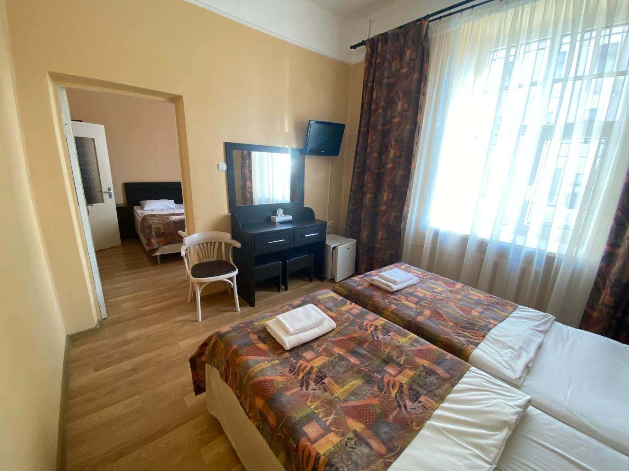 Viktorija Hotel Riga Exterior photo
