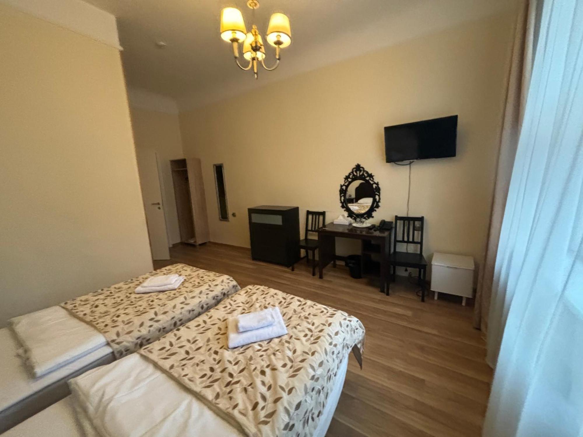 Viktorija Hotel Riga Exterior photo